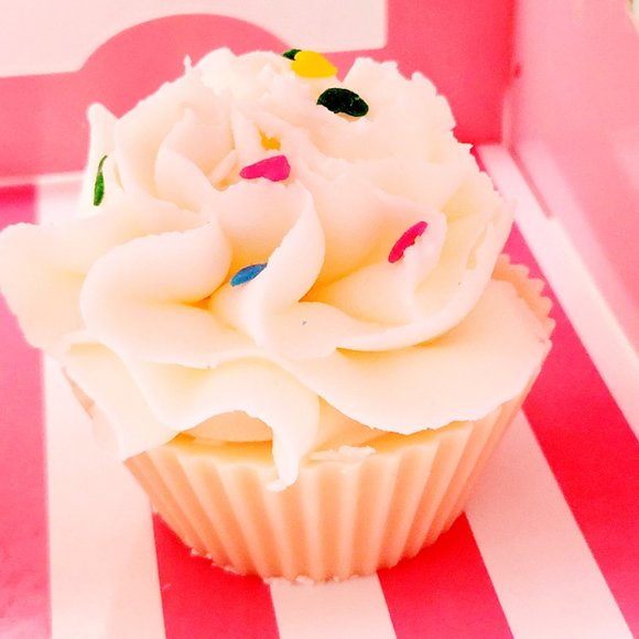 Warm Vanilla Butter Cream Cupcake Birthday Confetti Hearts Scented Soy Wax Melts - Picture 5 of 14